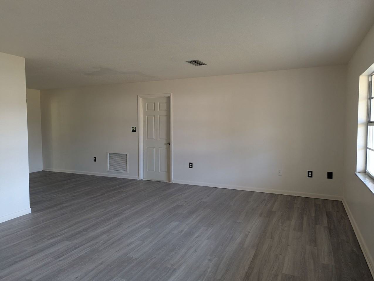 37236 Oak Lane - Photo 3 of 6