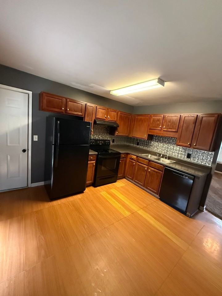 321 Christian Ln - Photo 3 of 12