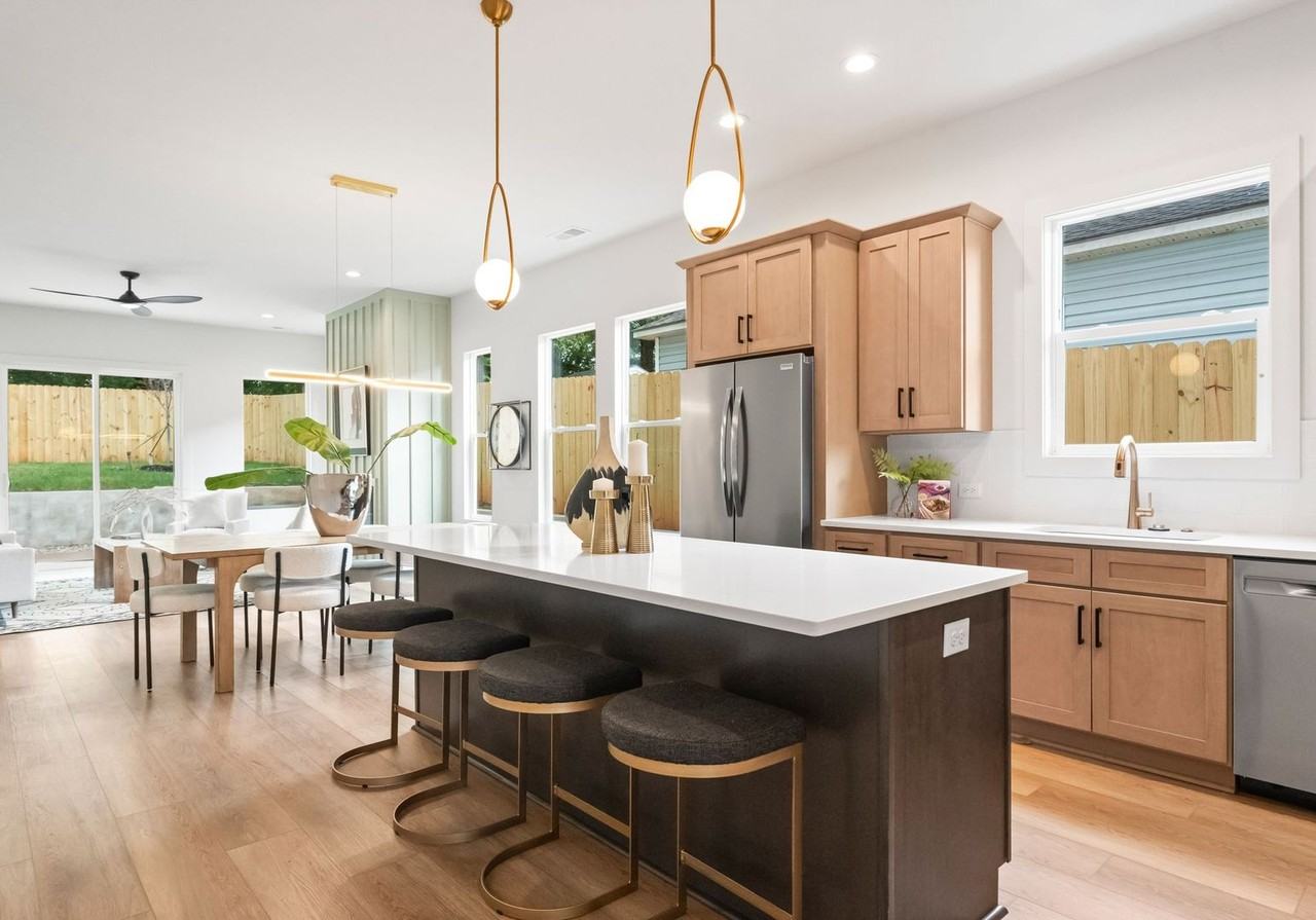 2413 Pruitt St - Photo 6 of 25