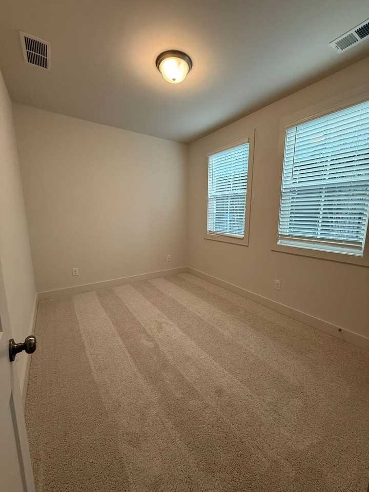 496 Zeal St Se - Photo 3 of 16