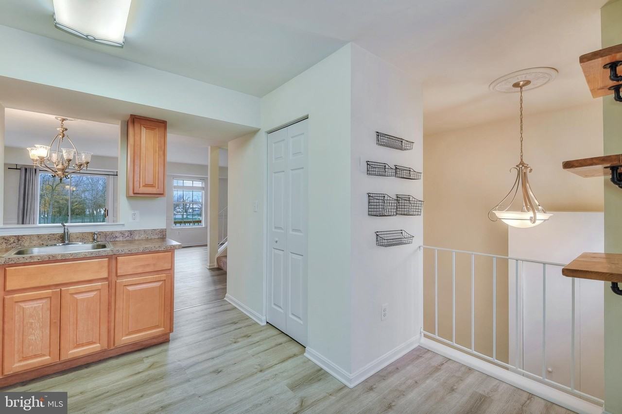 1410 Cox Landing Ct - Photo 4 of 17