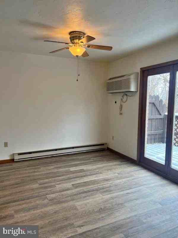 235 Catalpa Lane - Photo 4 of 8