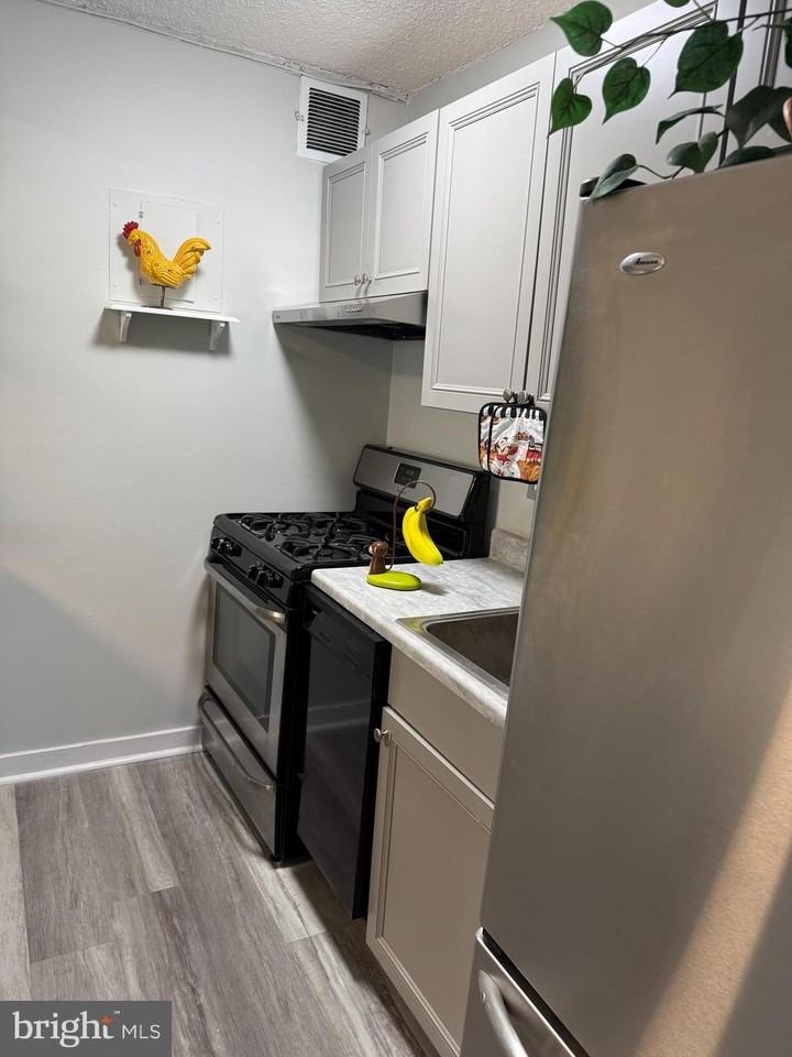 2500 North Van Dorn Street #1409 - Photo 3 of 23