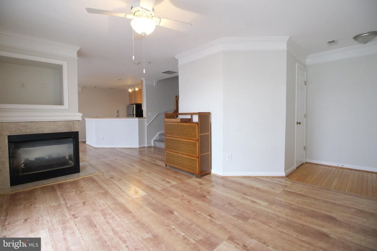 46944 Courtyard Square #300 - Photo 5 of 27