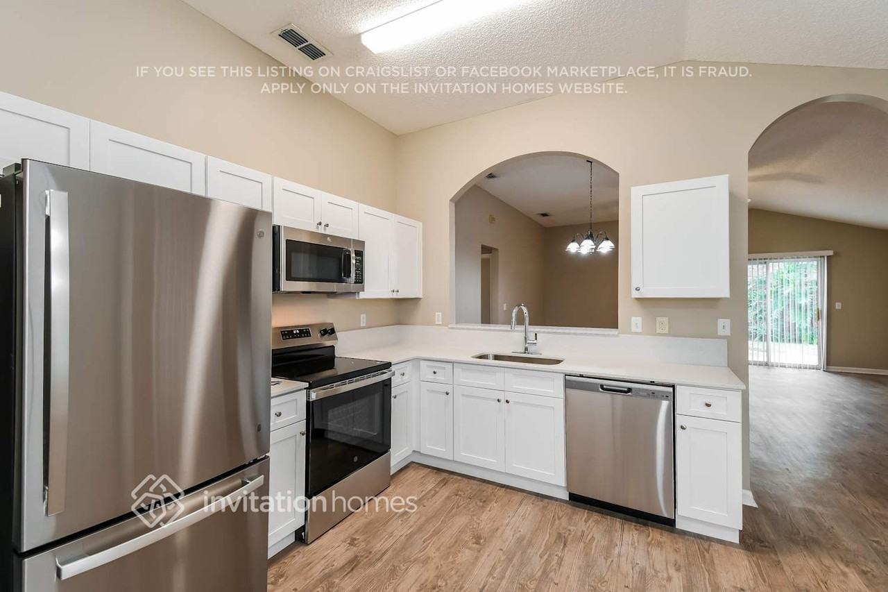 1519 Slash Pine Ct - Photo 6 of 17