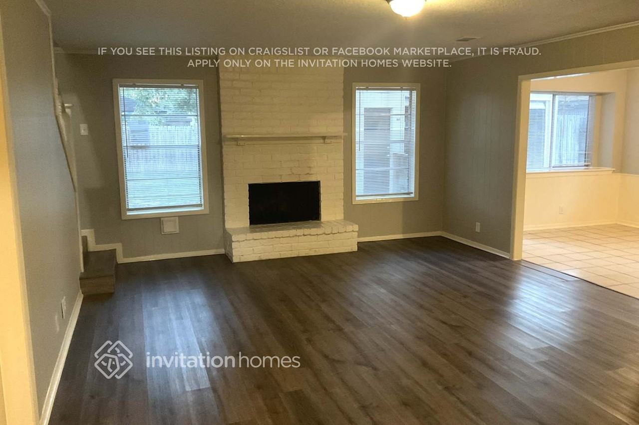 24202 Spring Mill Lane - Photo 2 of 11