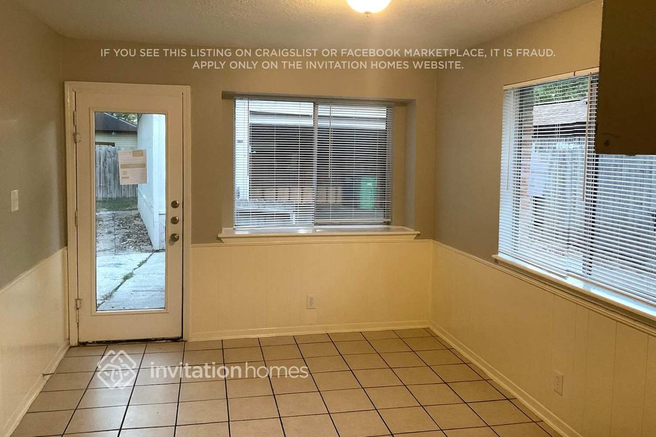 24202 Spring Mill Ln - Photo 4 of 11