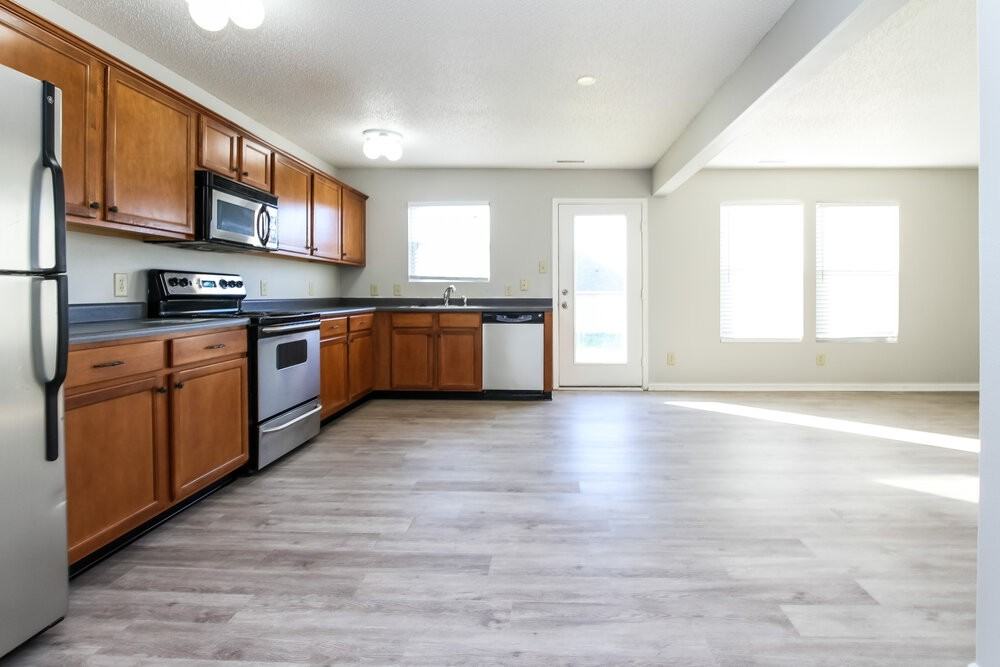 7926 Hydrangea Ct - Photo 4 of 15