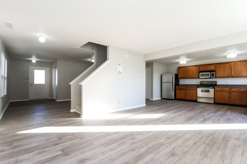 7926 Hydrangea Ct - Photo 5 of 15