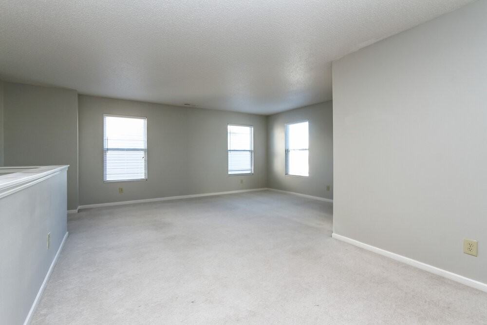 7926 Hydrangea Ct - Photo 6 of 15