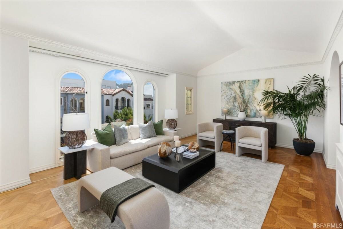 2324 Francisco St - Photo 4 of 50