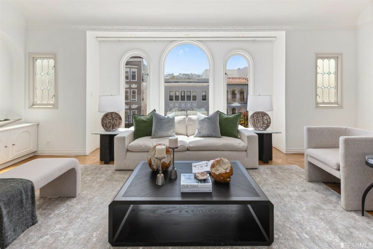 2324 Francisco St - Photo 7 of 50