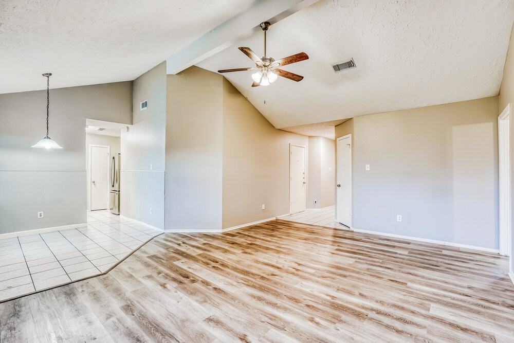 20115 Woodhall Ln - Photo 4 of 16