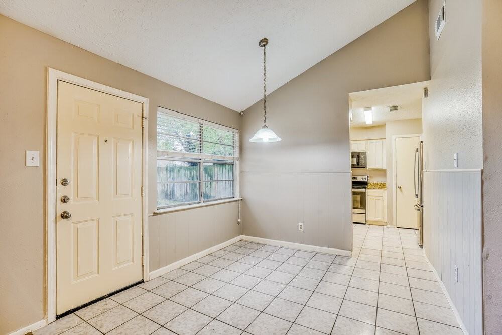 20115 Woodhall Ln - Photo 6 of 16