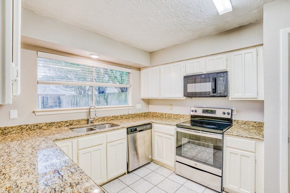 20115 Woodhall Ln - Photo 7 of 16