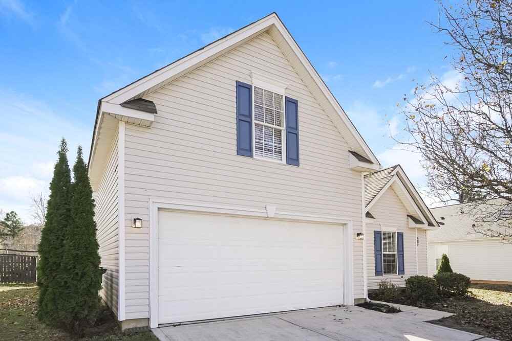 8224 Fox Swamp Rd - Photo 4 of 17