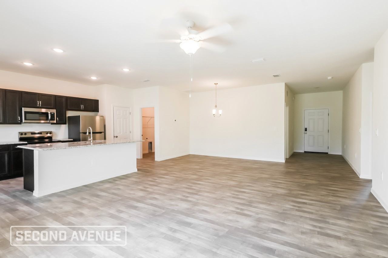 2445 Jacoby Cir - Photo 4 of 26