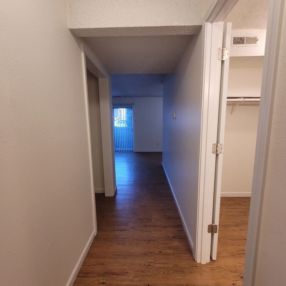 Super cute and Spacious Two - Photo 5 of 30