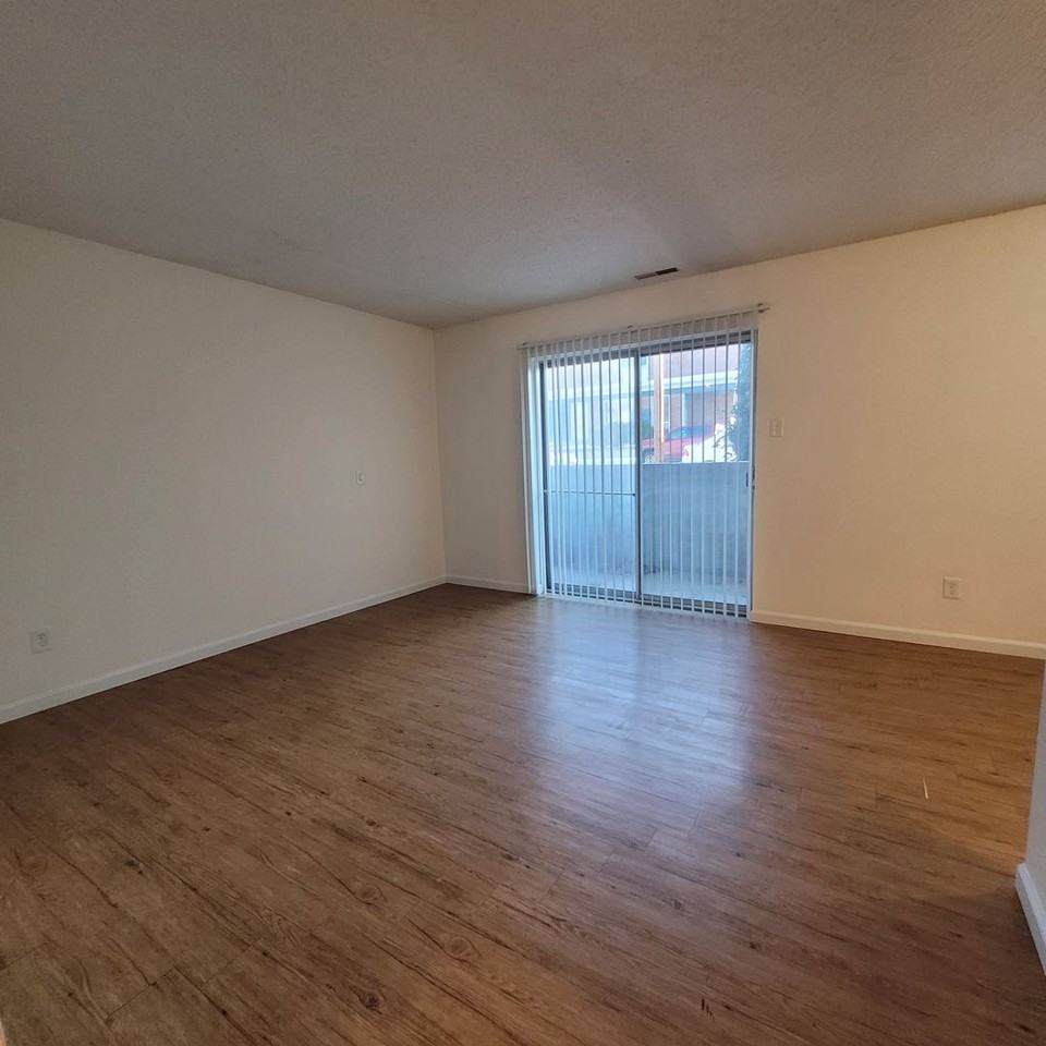 Super cute and Spacious Two - Photo 7 of 30