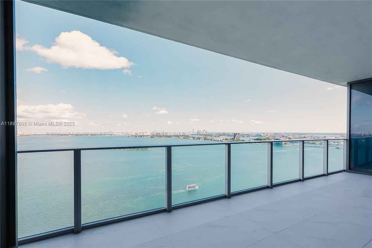 NE 23rd St & Biscayne Blvd - Photo 2 of 29