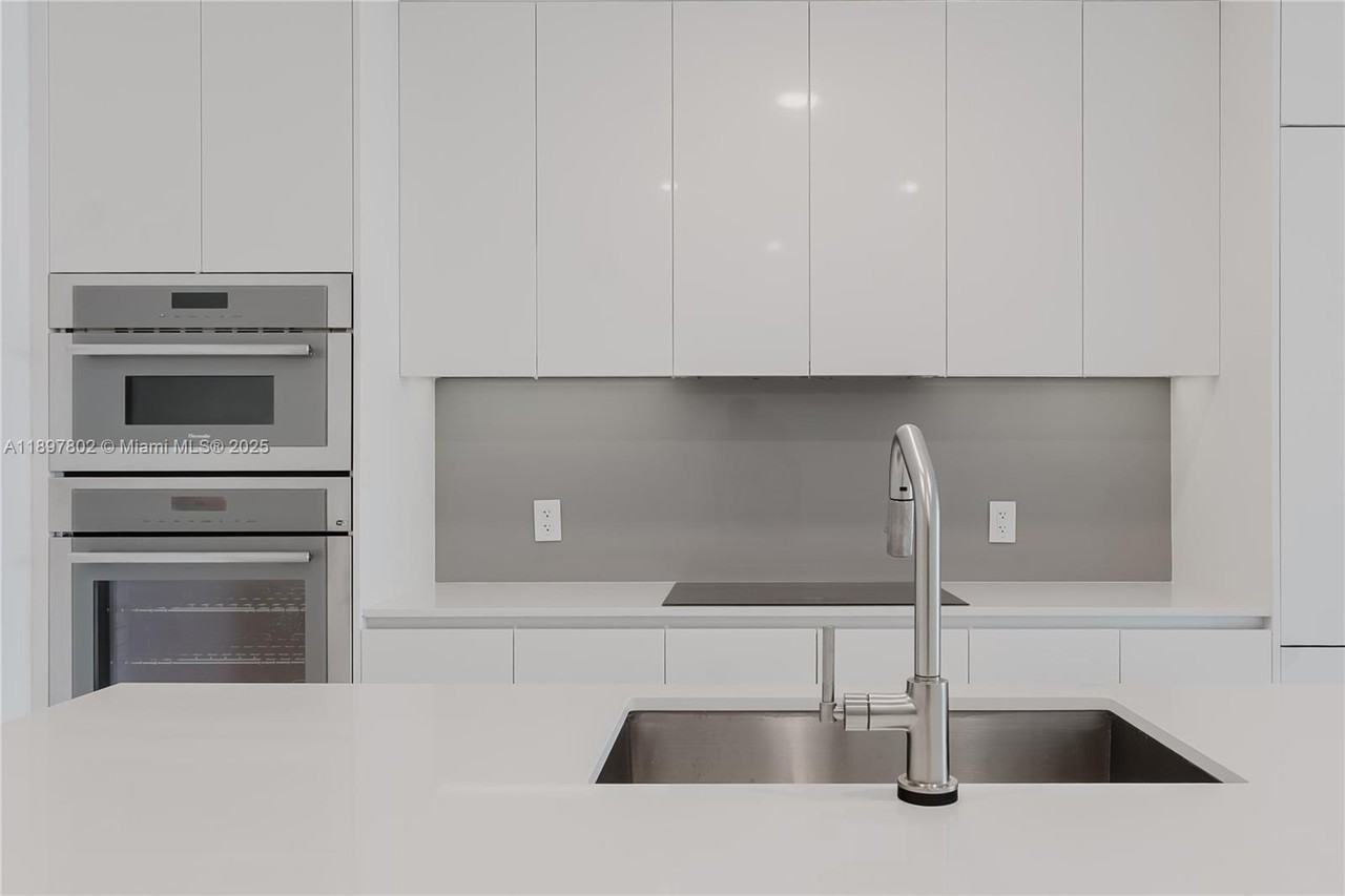 NE 23rd St & Biscayne Blvd - Photo 5 of 29