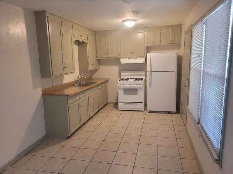 745 Nw 89th St - Photo 2 of 8