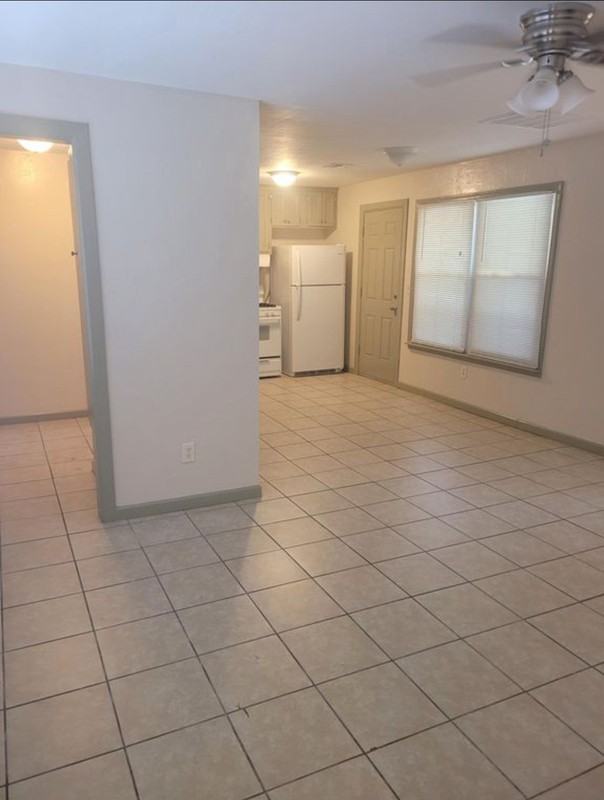 745 Nw 89th St - Photo 5 of 8