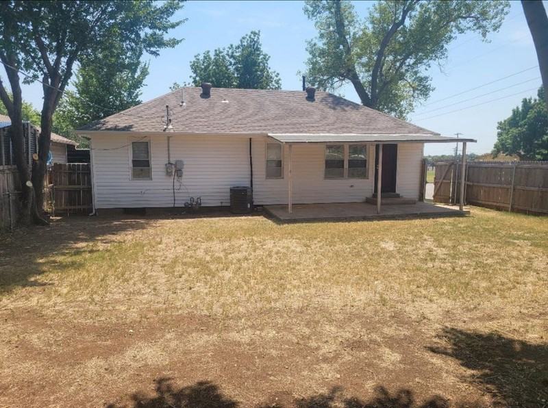 745 Nw 89th St - Photo 7 of 8