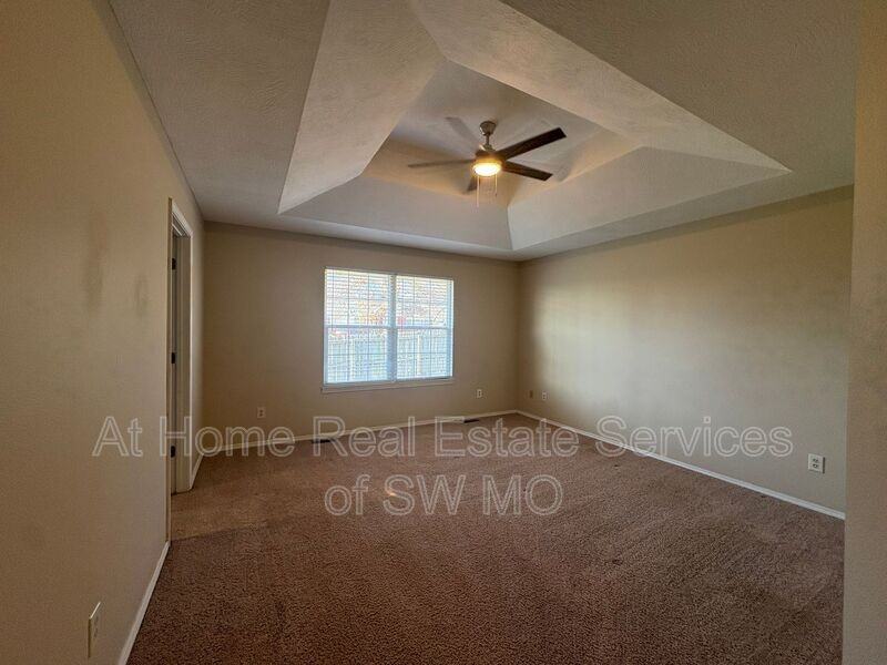 421 S Devonshire St - Photo 7 of 13