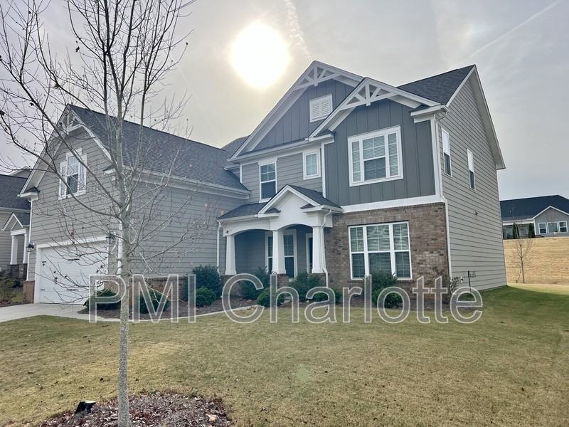 1135 Overlake Dr - Photo 3 of 30