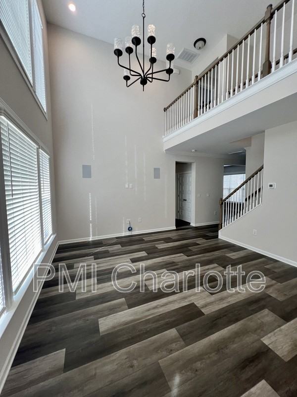 1135 Overlake Dr - Photo 7 of 30