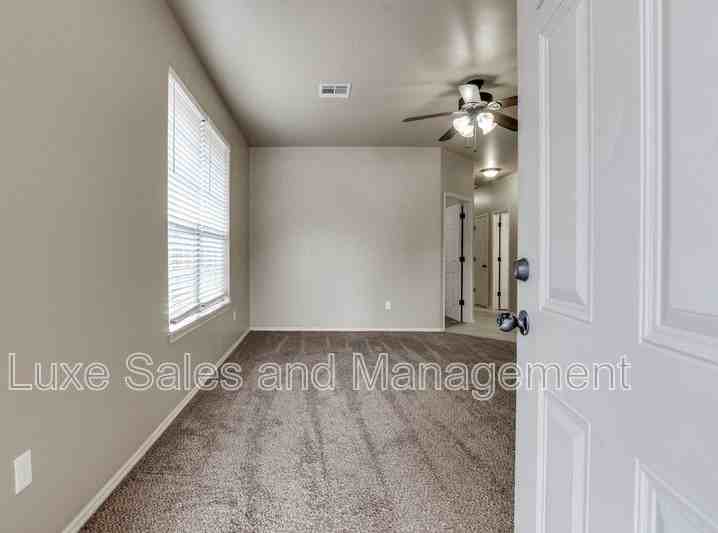 1308 Garden Gate Dr #A - Photo 6 of 46