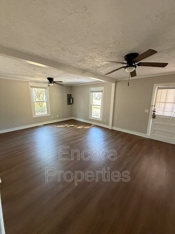 2003 Burnett Avenue - Photo 2 of 10