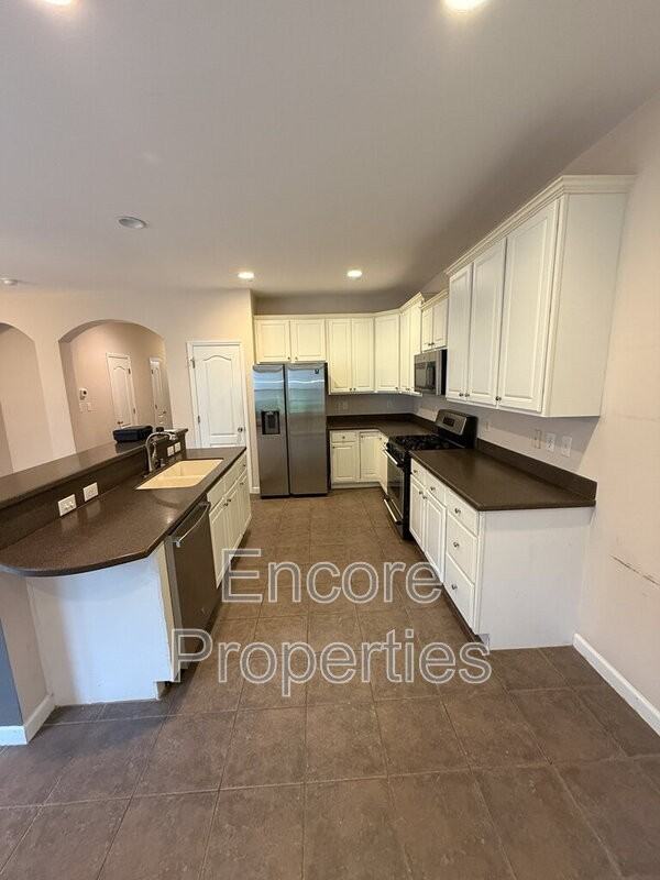 6824 Middleboro Dr - Photo 4 of 16