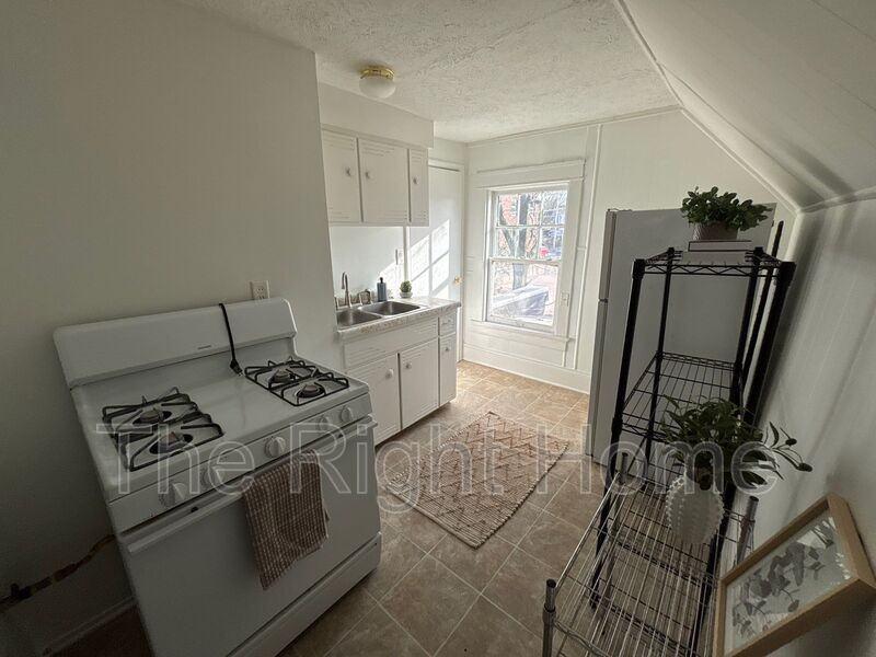 3021 Harney Street #3 - Photo 4 of 6