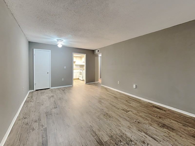 476 Banyon Tree Cir #102 - Photo 4 of 15