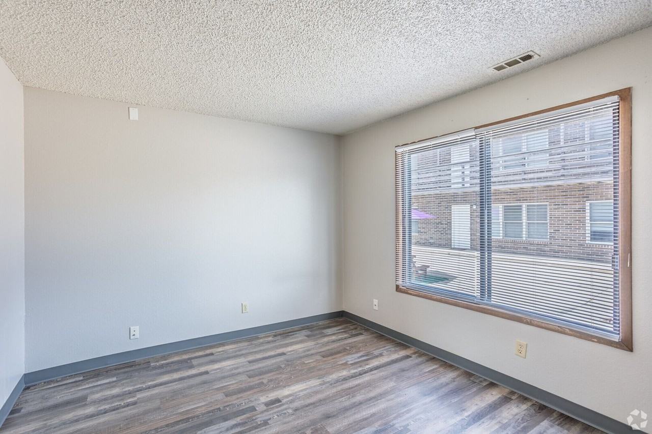 Residences on College Hill - Photo 6 of 21