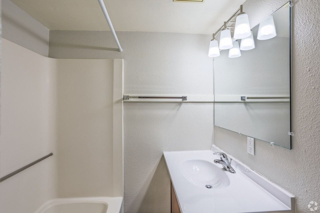 Residences on College Hill - Photo 7 of 21