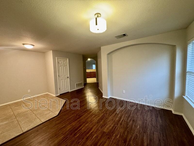 205 Bluebonnet Trl - Photo 2 of 17