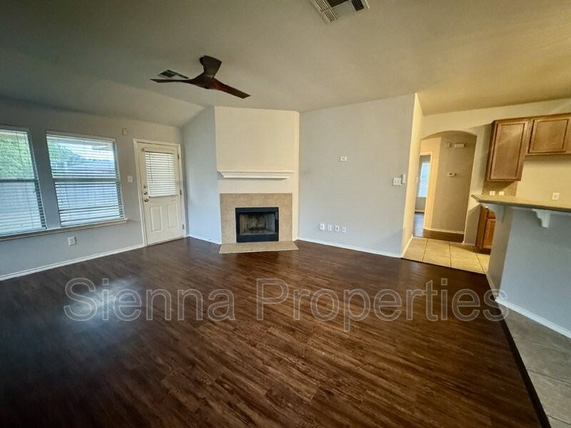 205 Bluebonnet Trl - Photo 7 of 17