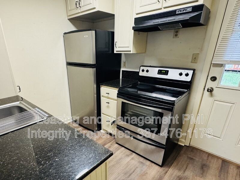 2419 Robley Dr - Photo 4 of 15