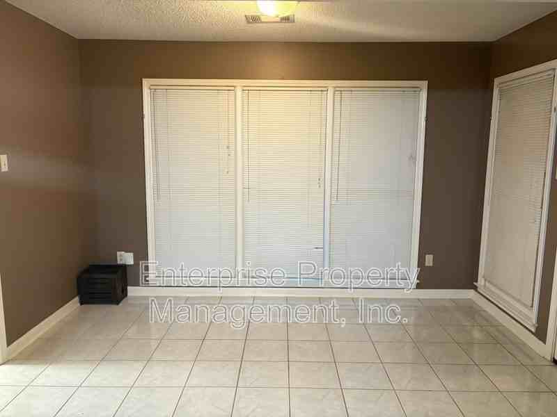 6894 Hedgewood Ln - Photo 4 of 26