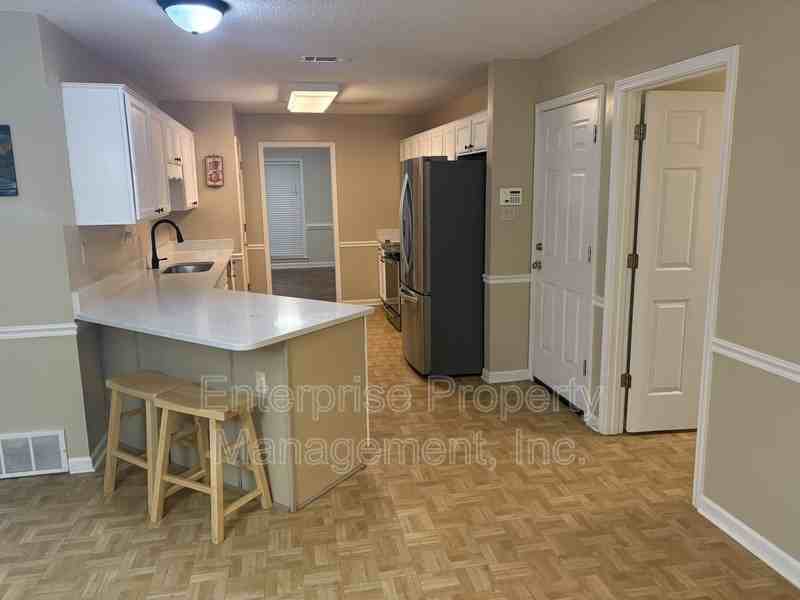 6894 Hedgewood Ln - Photo 7 of 26