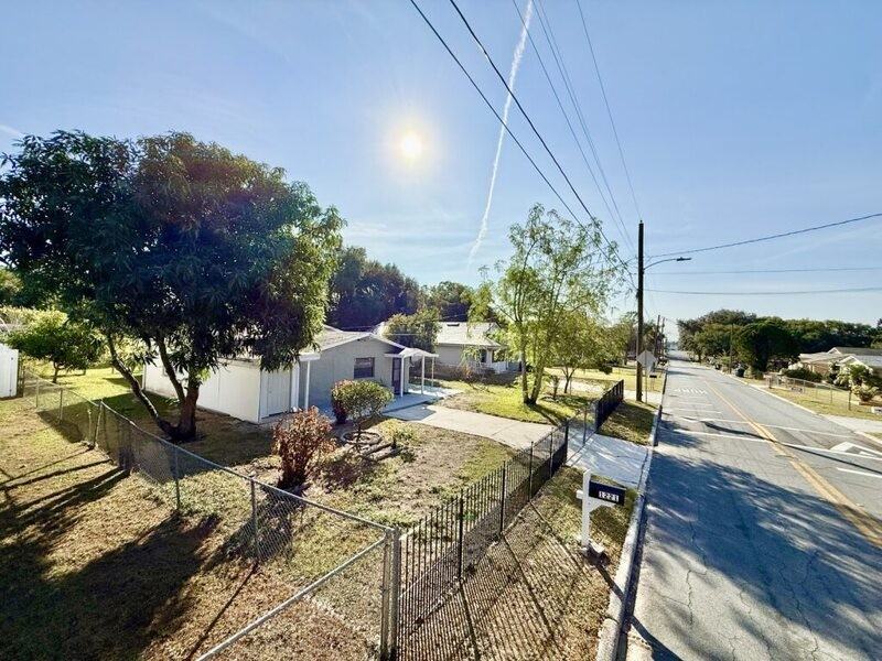 1221 Jewel Ave - Photo 5 of 50