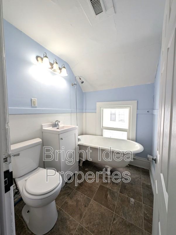 538 Charles Ave - Photo 4 of 6