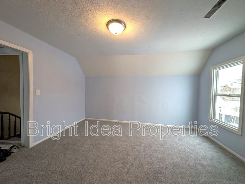 538 Charles Ave - Photo 5 of 6