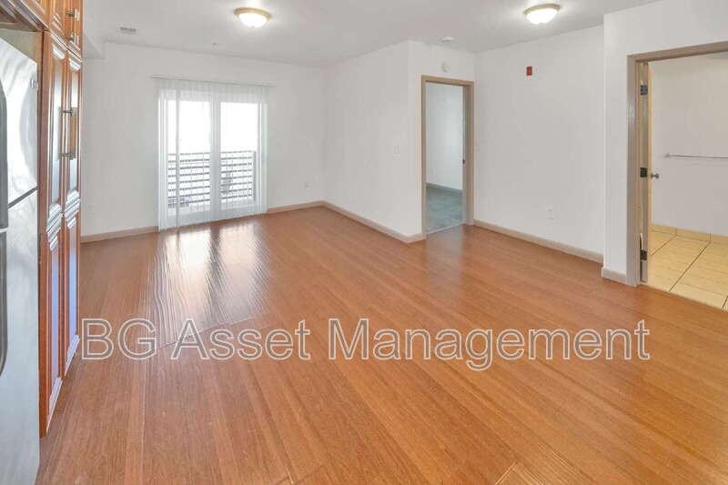 1459 Macarthur Boulevard #27 - Photo 4 of 20