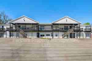 featured image of 825 N Leverett Ave