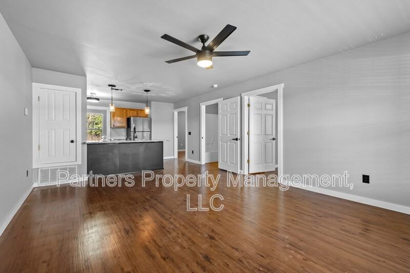 825 N Leverett Ave - Photo 2 of 20