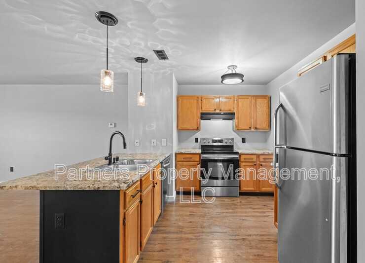 825 N Leverett Ave - Photo 7 of 20